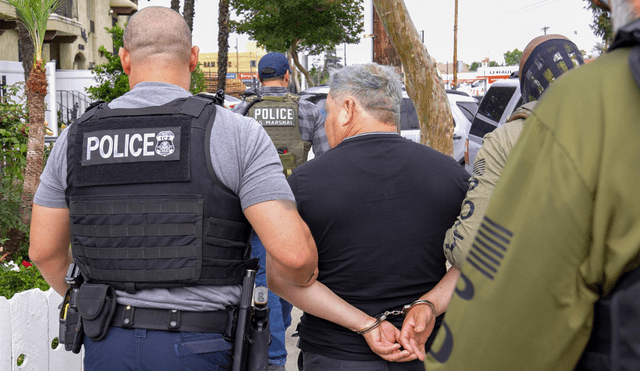 Agentes de ICE arrestaron a inmigrantes con condenas graves en operativos en L.A. Agentes de ICE arrestaron a inmigrantes con condenas graves en operativos en L.A.